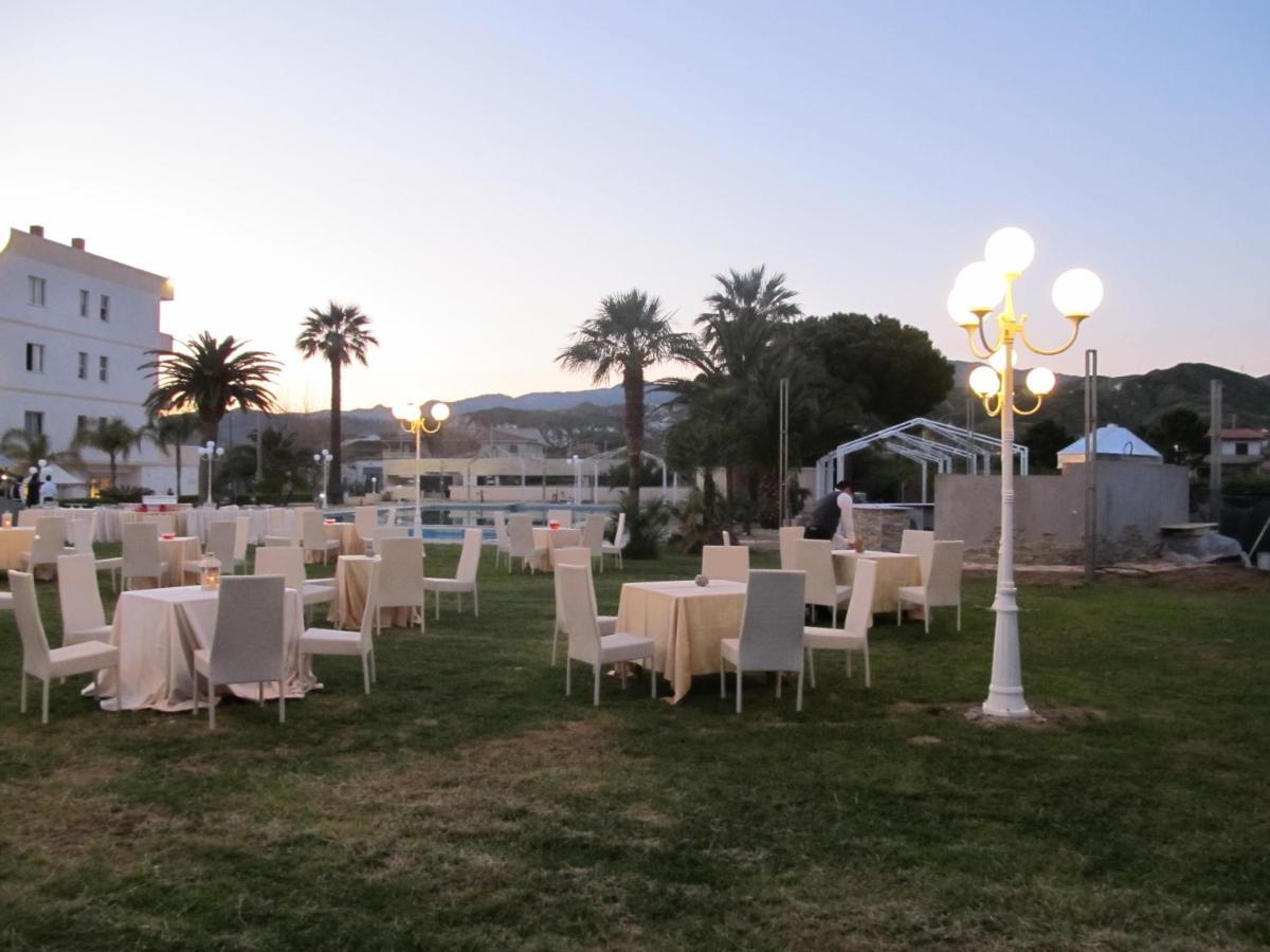 רוצ'לה איוניקה Club Hotel Kennedy מראה חיצוני תמונה