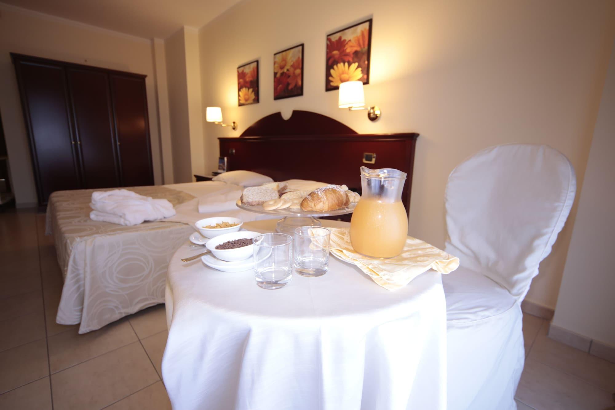 רוצ'לה איוניקה Club Hotel Kennedy מראה חיצוני תמונה