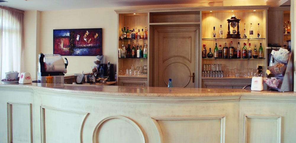 רוצ'לה איוניקה Club Hotel Kennedy מראה חיצוני תמונה