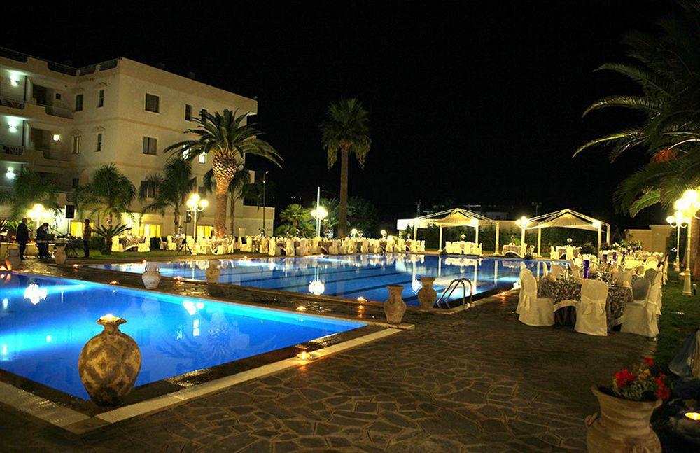 רוצ'לה איוניקה Club Hotel Kennedy מראה חיצוני תמונה