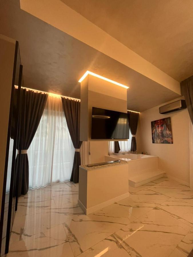 רוצ'לה איוניקה Club Hotel Kennedy מראה חיצוני תמונה