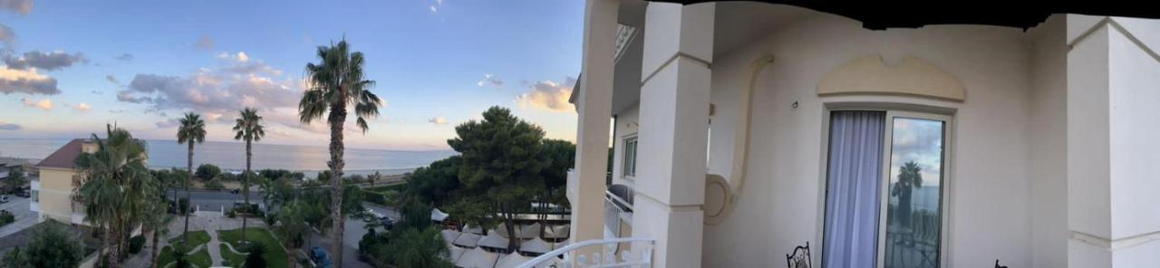 רוצ'לה איוניקה Club Hotel Kennedy מראה חיצוני תמונה