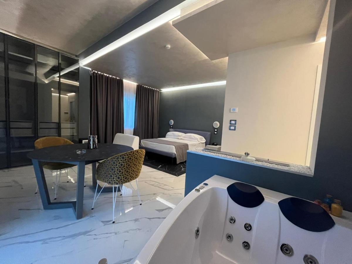 רוצ'לה איוניקה Club Hotel Kennedy מראה חיצוני תמונה
