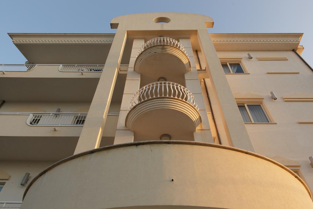 רוצ'לה איוניקה Club Hotel Kennedy מראה חיצוני תמונה
