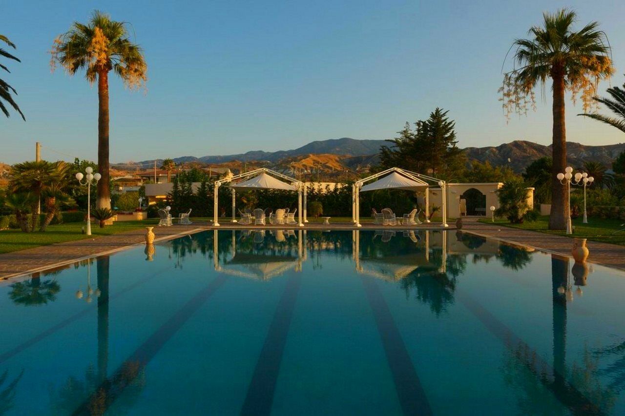 רוצ'לה איוניקה Club Hotel Kennedy מראה חיצוני תמונה