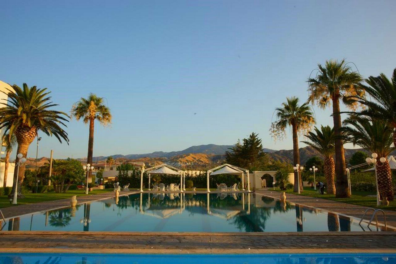 רוצ'לה איוניקה Club Hotel Kennedy מראה חיצוני תמונה