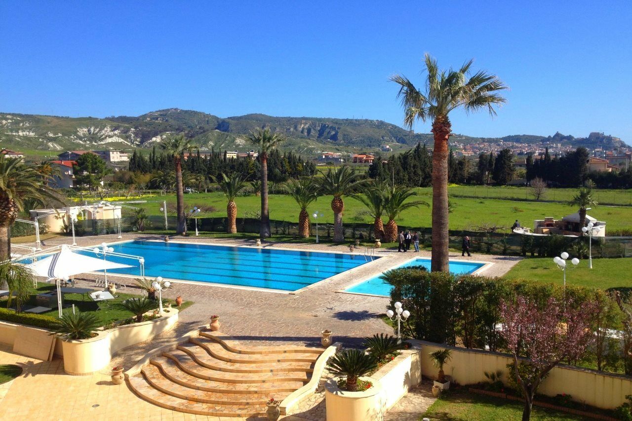 רוצ'לה איוניקה Club Hotel Kennedy מראה חיצוני תמונה
