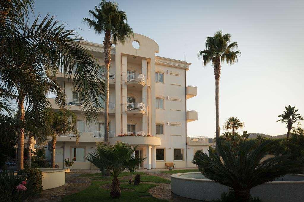 רוצ'לה איוניקה Club Hotel Kennedy מראה חיצוני תמונה