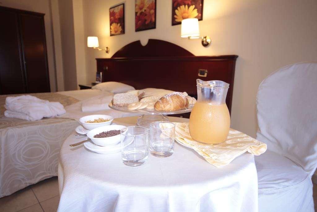 רוצ'לה איוניקה Club Hotel Kennedy חדר תמונה